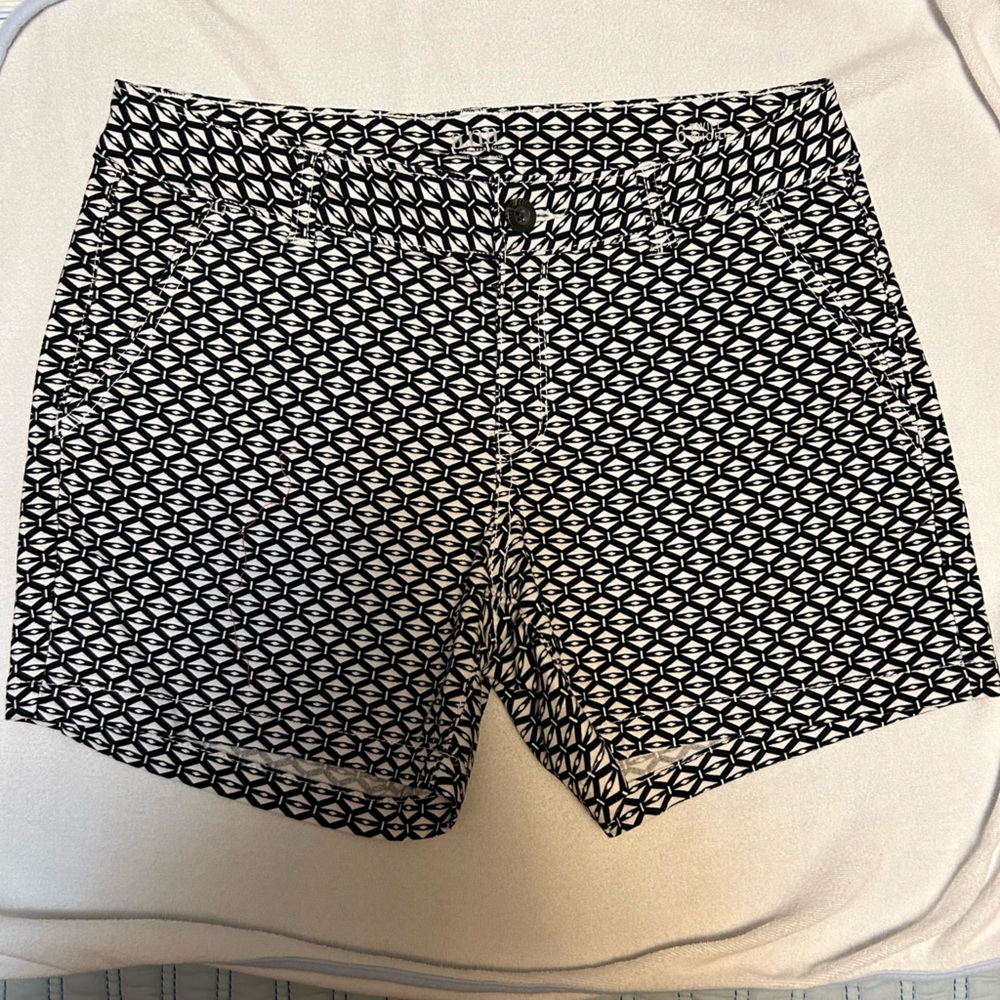 ANA Shorts. Black & White Pattern